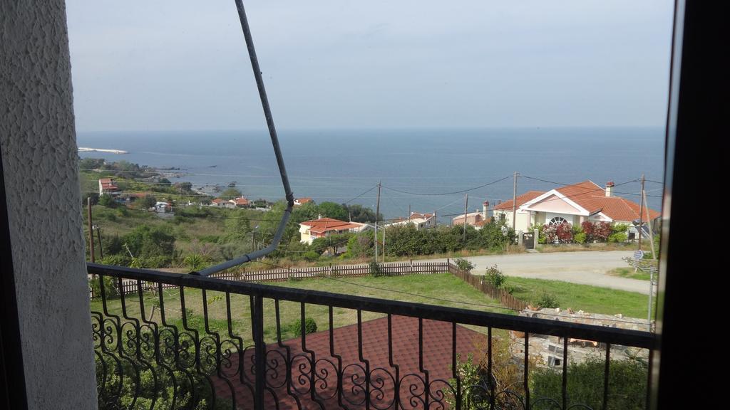 Paradies Ano Polidhendrion Oda fotoğraf